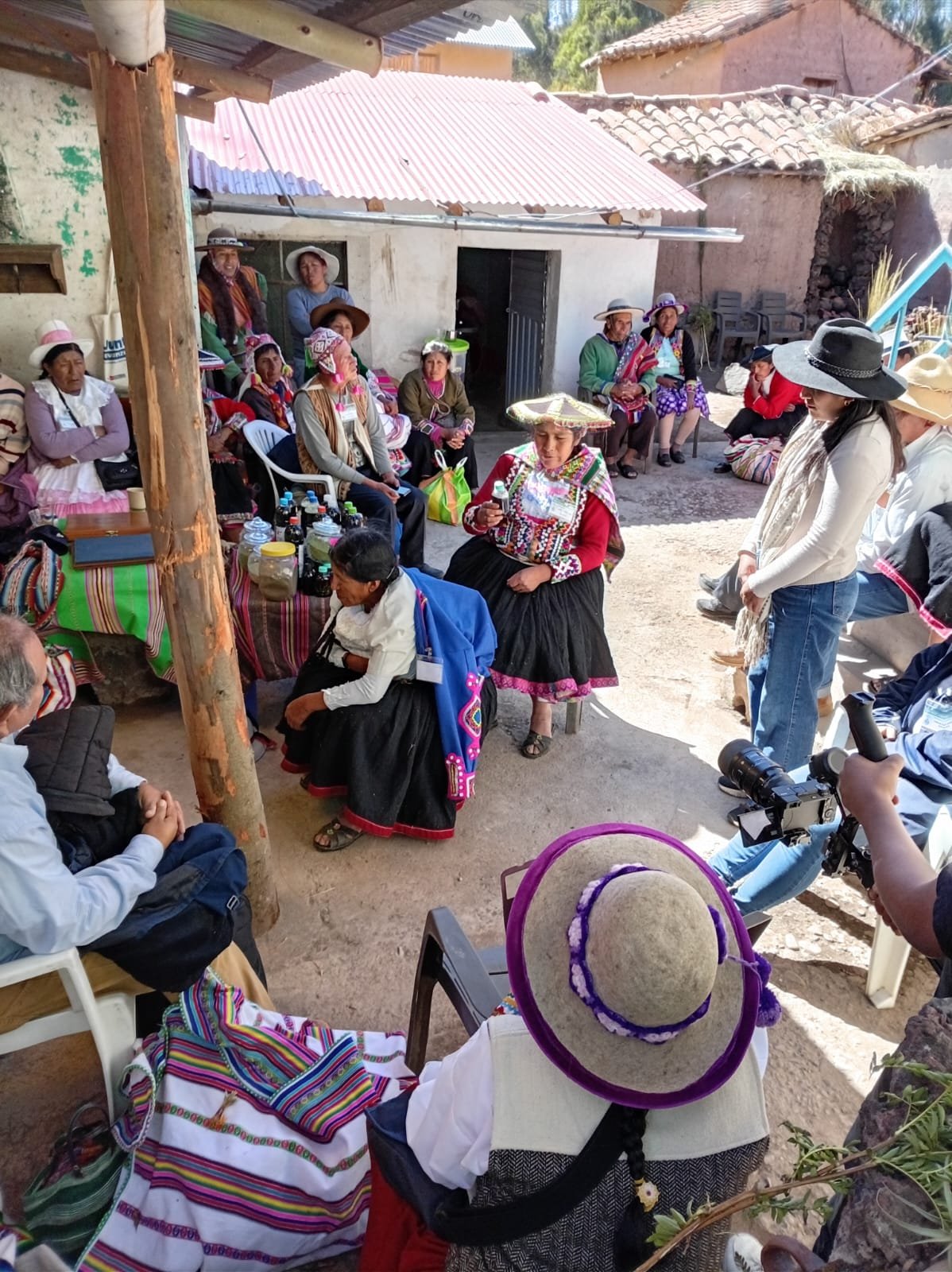 Jornada de trabajo con Hampicamayoc en Raqchi