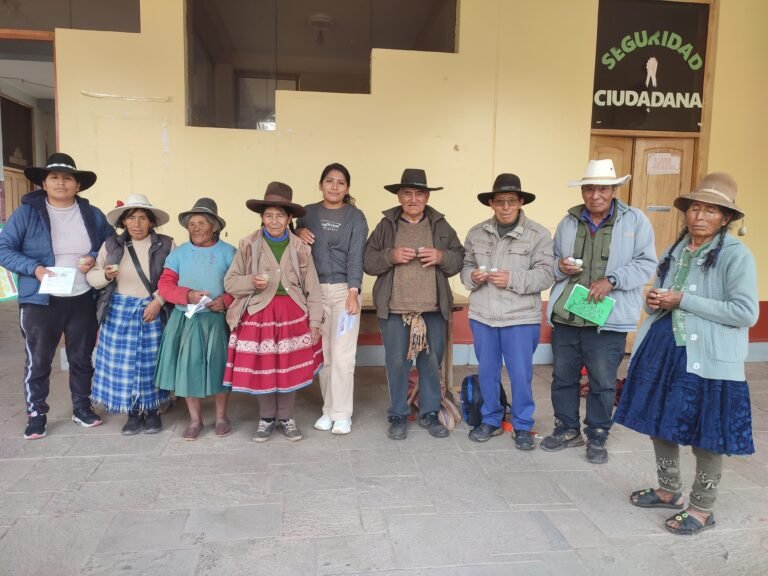 Entrega de materiales de trabajo a Hampicamayoc en Tungasuca